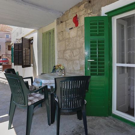 2 Bedroom Stunning Apartment In Kastel Kambelovac Kaštela 外观 照片