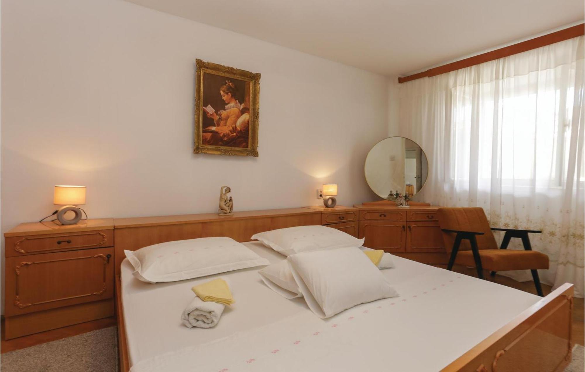 2 Bedroom Stunning Apartment In Kastel Kambelovac Kaštela 外观 照片