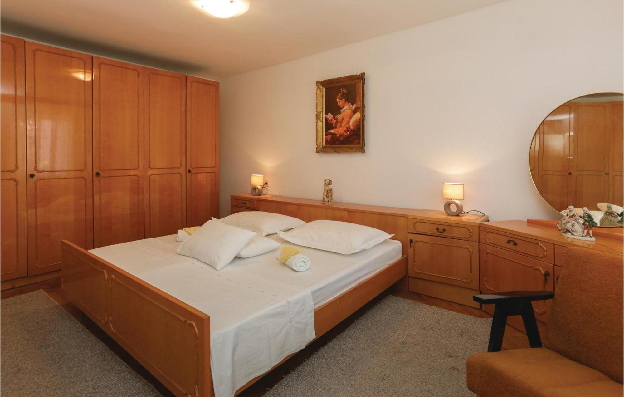 2 Bedroom Stunning Apartment In Kastel Kambelovac Kaštela 外观 照片