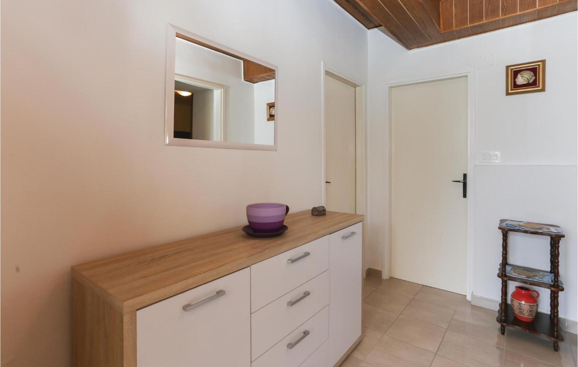 2 Bedroom Stunning Apartment In Kastel Kambelovac Kaštela 外观 照片