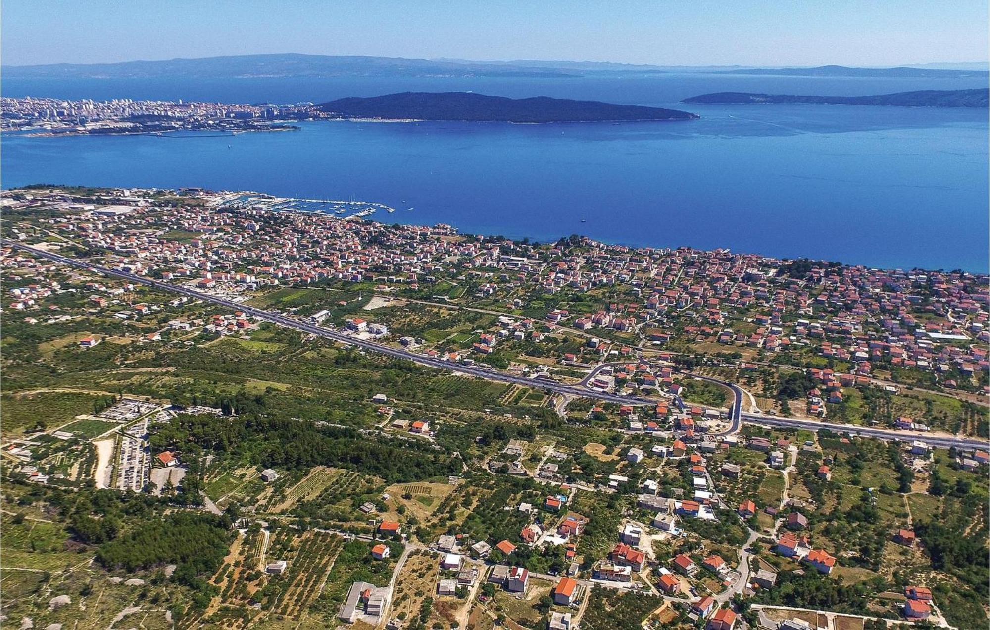 2 Bedroom Stunning Apartment In Kastel Kambelovac Kaštela 外观 照片