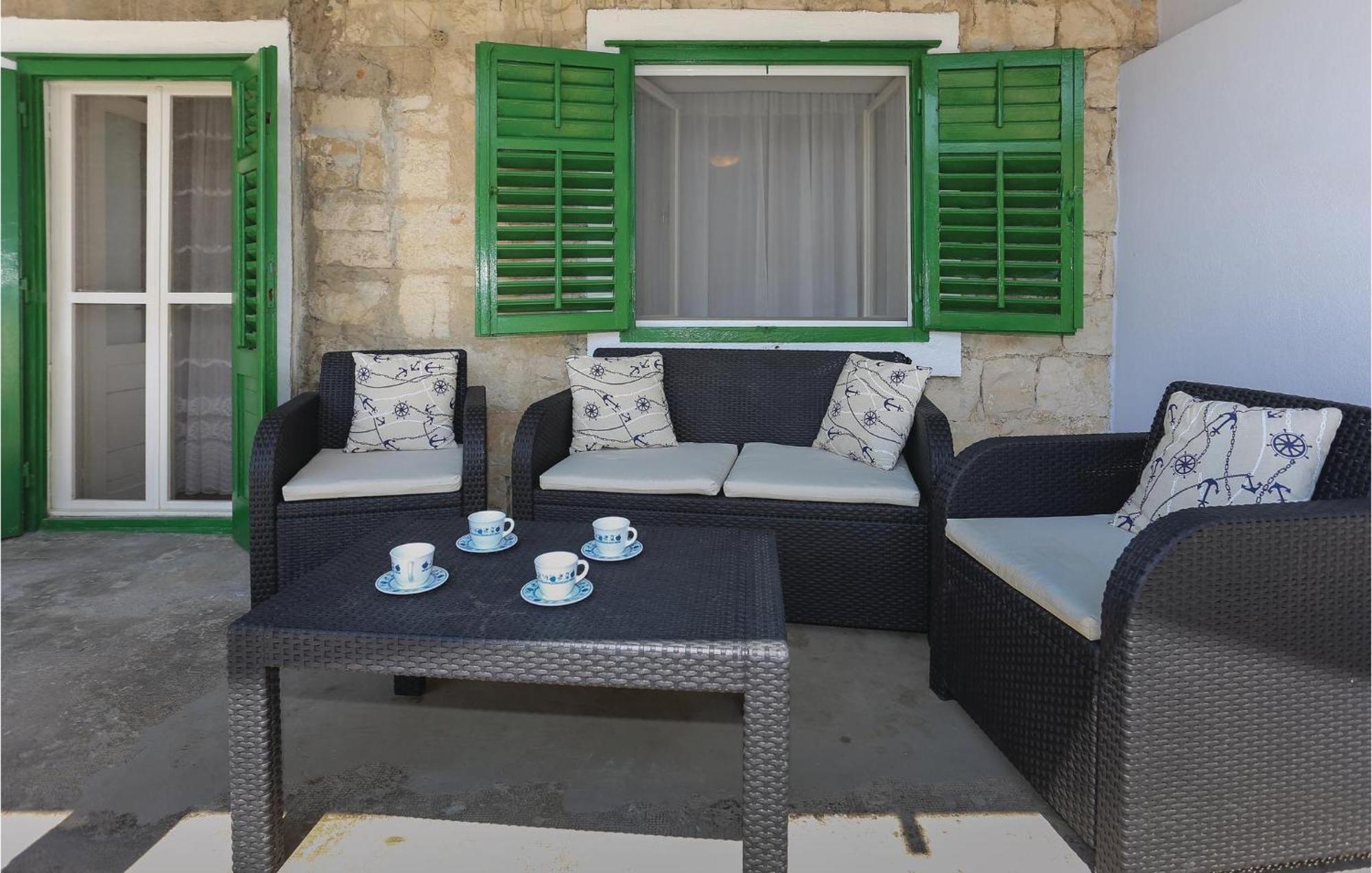 2 Bedroom Stunning Apartment In Kastel Kambelovac Kaštela 外观 照片